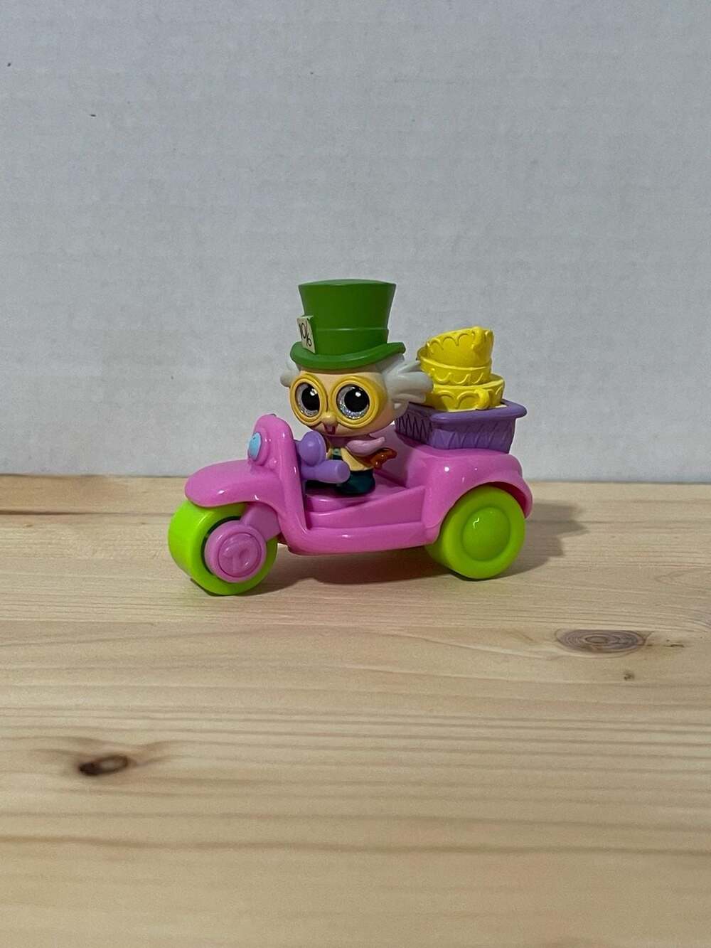 Disney Doorables Let's Go Road Trip Vehicle Series 2 Mad Hatter Figure